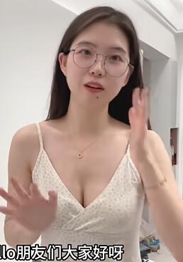 清纯眼镜小美女Lily为您带来真诚推荐