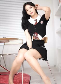 GGotBBang小姐姐的黑色JK服穿搭