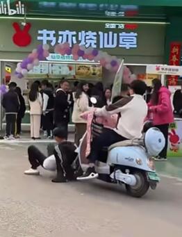 盘点猝不及防的搞笑瞬间,看一遍笑一遍