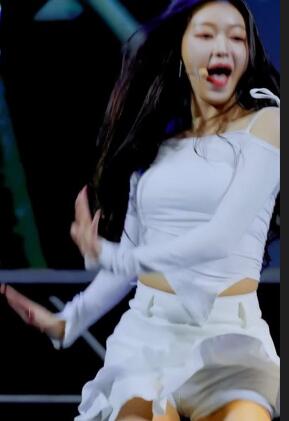 yooa 小姐姐白色短裙跳舞慢放001
