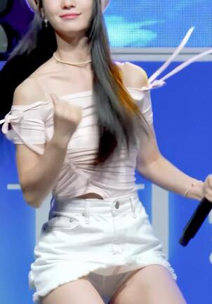 yubin 小姐姐白色短裙跳舞005