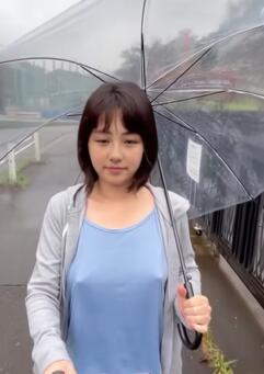 下雨天跑的时候被淋湿了