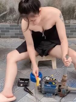 天才女孩Maya成功修复了一台废弃的水泵