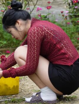 天才美少女帮农民修好了发电机