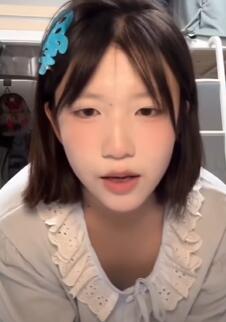 空空的女学生