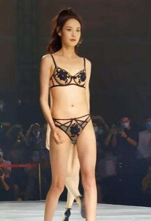 2023深圳内衣展 模特内衣T台走秀9